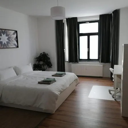 Neu Eingerichtete Altbauwohnung Mit Herz *