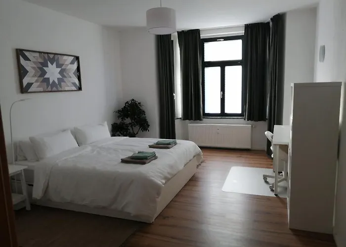 Neu Eingerichtete Altbauwohnung Mit Herz *